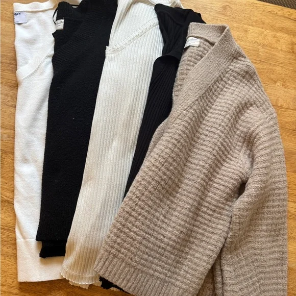 5 Sweater Bundle - Picture 5 of 7